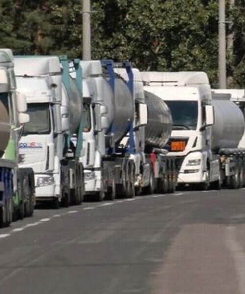 Виїзд вантажівок з України до Польщі знову заблоковано
