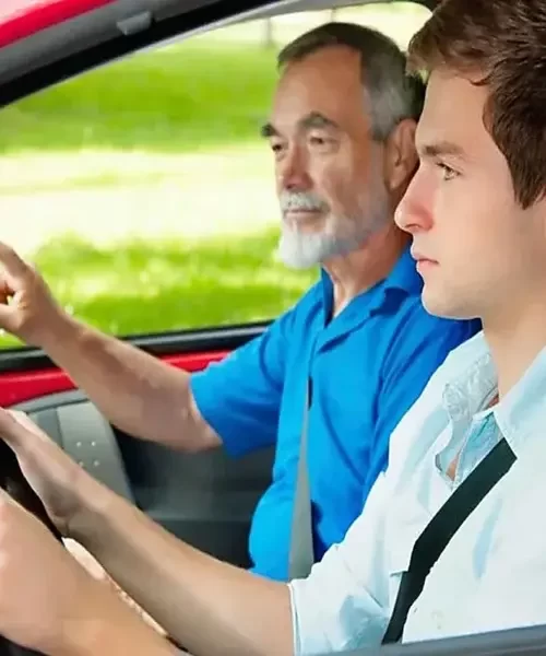 У Франції дозволять керувати легковими авто із 17 років