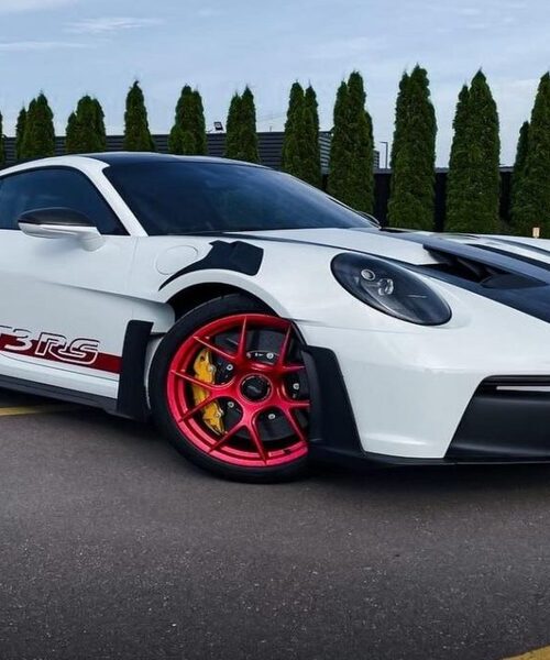 В Україну завезли найекстремальніший спорткар Porsche 911