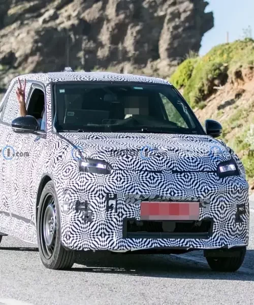 Електричний Renault 5 у серійному кузові виїхав на випробування