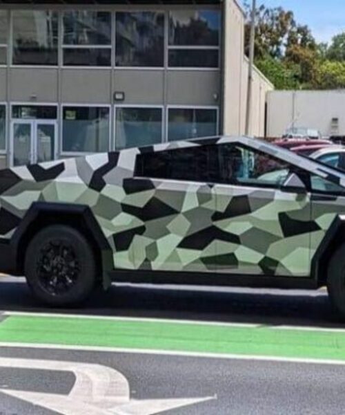 Tesla випустила перший Cybertruck