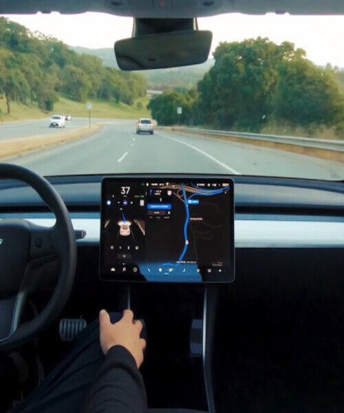 Tesla анонсувала завершення розроблення повного автопілота