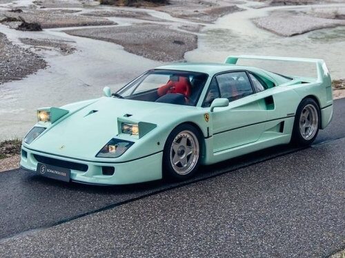 В Італії помітили культовий суперкар Ferrari F40 в унікальному кольорі