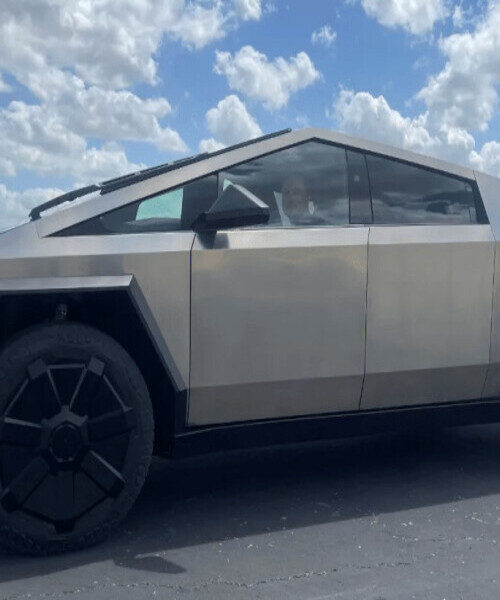 Ілон Маск протестував Tesla Cybertruck
