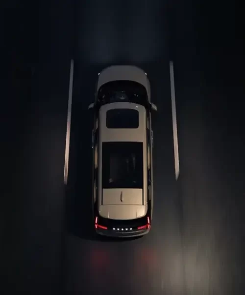 Volvo показала тизер електричного мінівену EM90