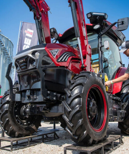 Case IH представив новий електричний трактор