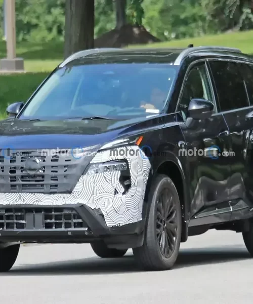 Японський виробник Nissan готує оновлення для кросовера Rogue