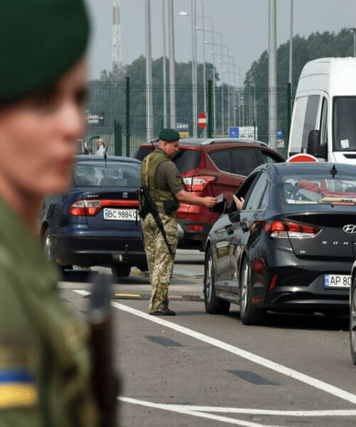 Які області видали найбільше дозволів на виїзд через систему «Шлях»