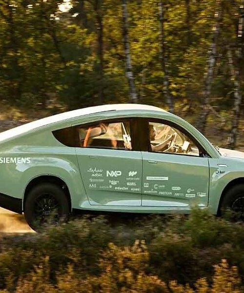 Студенти презентували позашляховий сонячний автомобіль Stella Terra