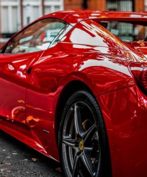 Американці відтепер можуть купувати Ferrari за криптовалюту