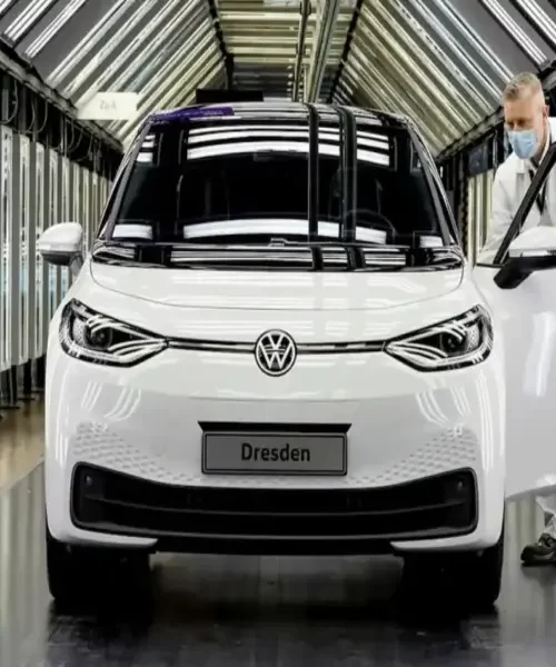 Через падіння попиту Volkswagen скорочує виробництво електромобілів у Німеччині