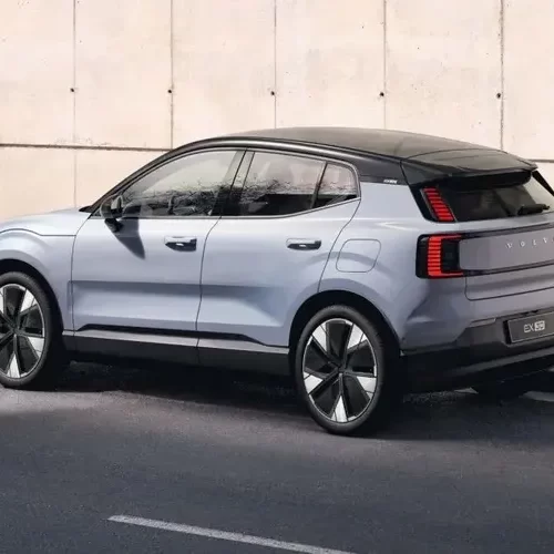 Найдешевший електрокар Volvo б’є рекорди продажів