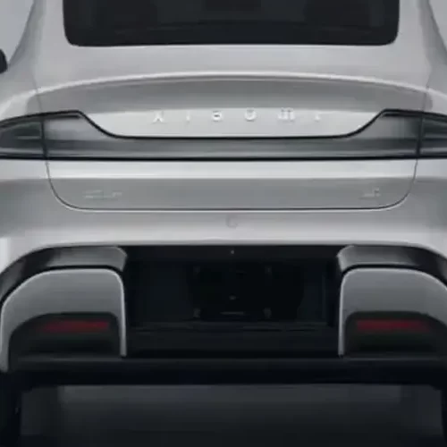Перший електрокар Xiaomi SU7 помітили на китайському шосе
