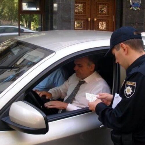Деякі поліцейські користуються необізнаністю водіїв та штрафують на 3400 грн