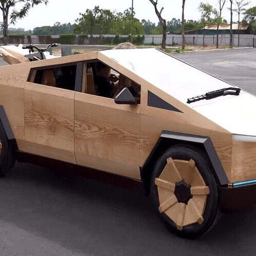 Умілець створив дерев’яну копію електропікапа Tesla Cybertruck