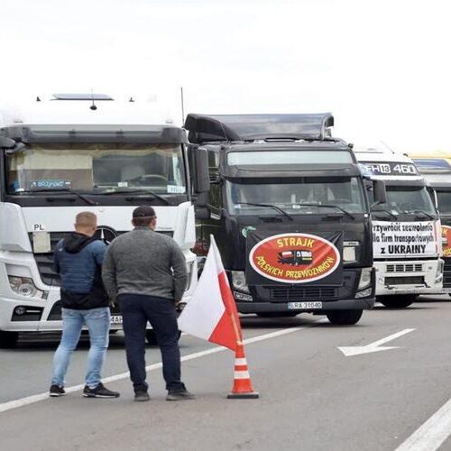 Польські перевізники заблокували три українських пункти пропуску