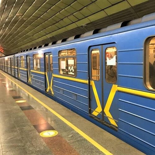 У київському метро на півроку частково закриють рух на синій гілці