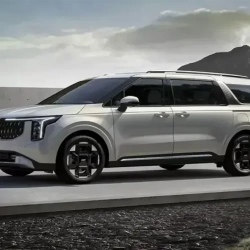 Kia показала новий мінівен Carnival