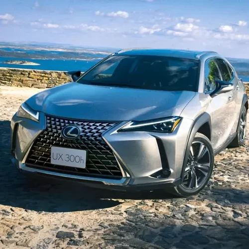 На ринок Японії виходить оновлений гібрид Lexus UX