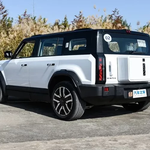 У продаж надійшла дешева копія Land Rover
