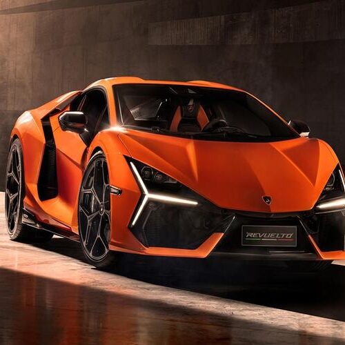 Lamborghini привезла на фестиваль нову версію суперкара Revuelto