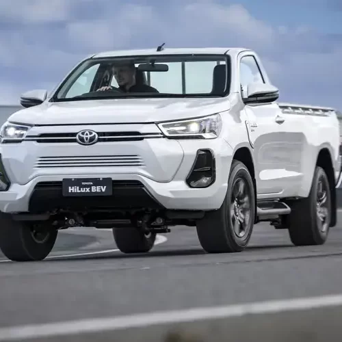 Компанія Toyota показала електричний Hilux
