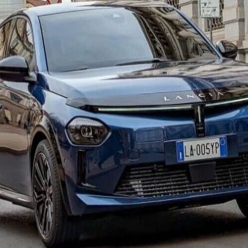 Електрокар Lancia Ypsilon показали без камуфляжу