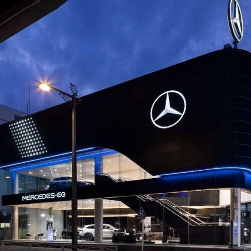 Mercedes-Benz виставив на торги усі німецькі автосалони