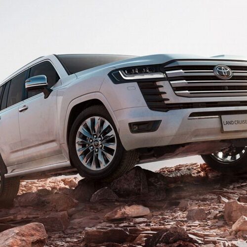 Toyota призупиняє постачання Land Cruiser 300 та Hilux