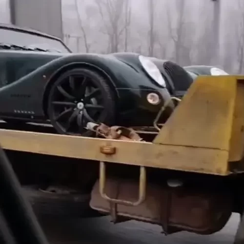 У Києві помітили неоретрокар Morgan Aero SuperSports