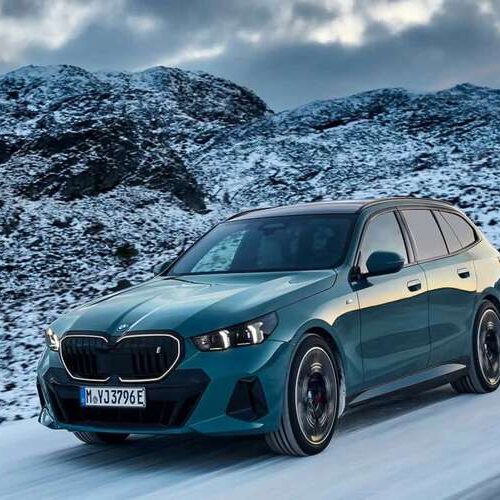 BMW представила електричний універсал i5 Touring