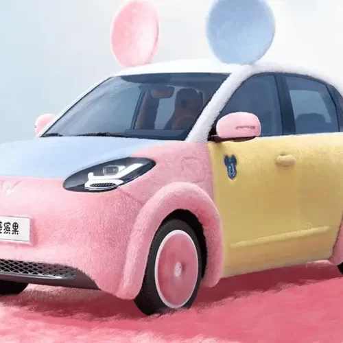 Пухнасті вушка: як виглядає китайський автомобіль для молодих жінок