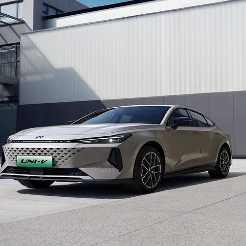 Changan показав оновлений ліфтбек Uni-V
