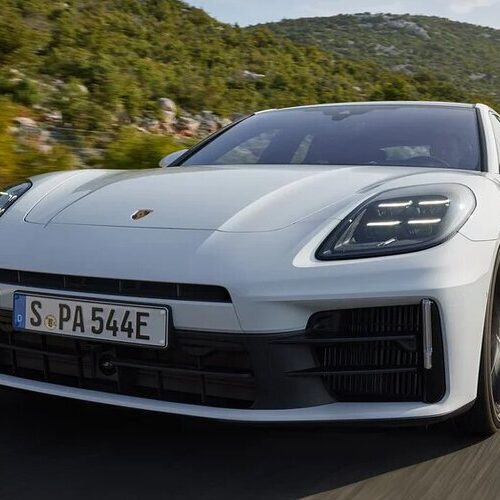 Porsche представив два нові гібриди