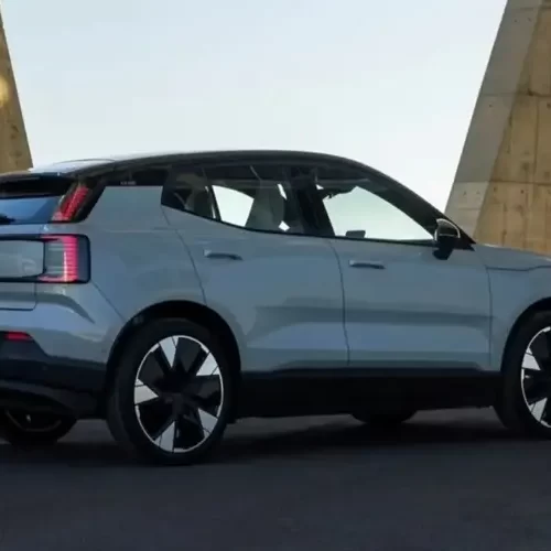 На український ринок вийшов недорогий кросовер Volvo