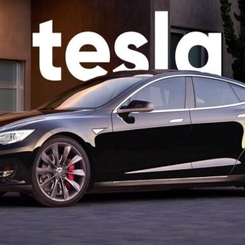 Tesla відкликає майже всі електрокари у США через дефект