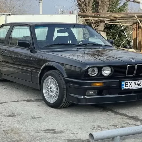 Єдине в Україні купе BMW 320is виставили на продаж