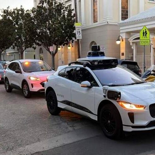 Безпілотний автомобіль Waymo збив велосипедиста