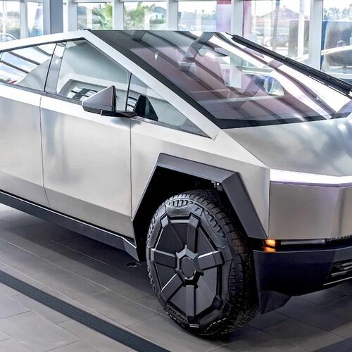 Заради надприбутку власники Tesla Cybertruck продають їх нелегально