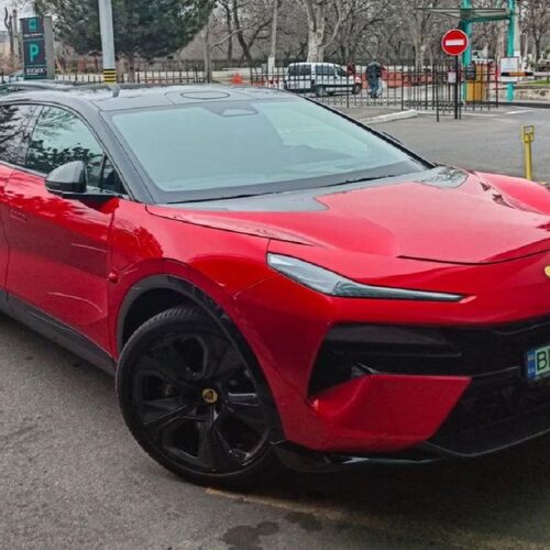 Новий електричний кросовер Lotus Eletre побачили в Одесі
