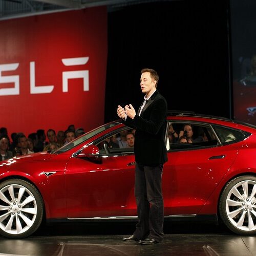 Tesla розглядає можливість виробництва електрофургонів у Італії