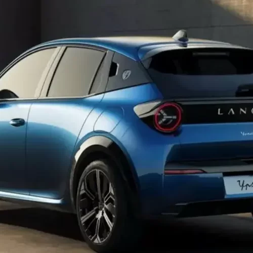 У Європі стартували продажі гібридної Lancia Ypsilon