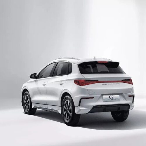 BYD знизив ціну нового електромобіля E2
