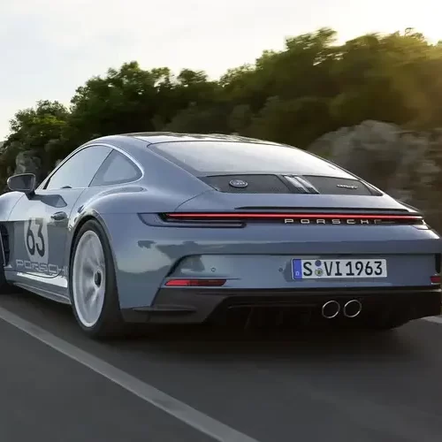 Porsche анонсував дебют першого гібридного 911