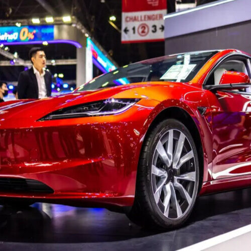 Цінова війна з конкурентам змушує Tesla знижувати ціни