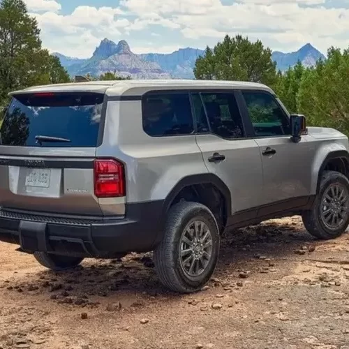 Нова Toyota Land Cruiser 250 успішно замінила Prado