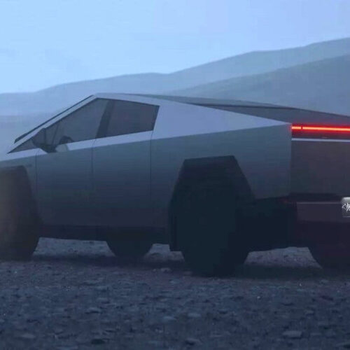На фари Tesla Cybertruck надійшла скарга: причина