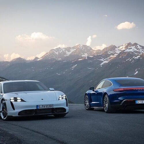 У Києві на перегонах розбили спортивний Porshe: відео ДТП