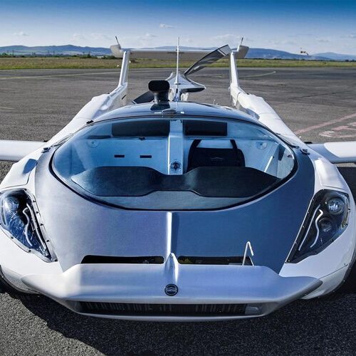Перша польотна місія з пасажиром літаючого автомобіля AirCar пройшла успішно
