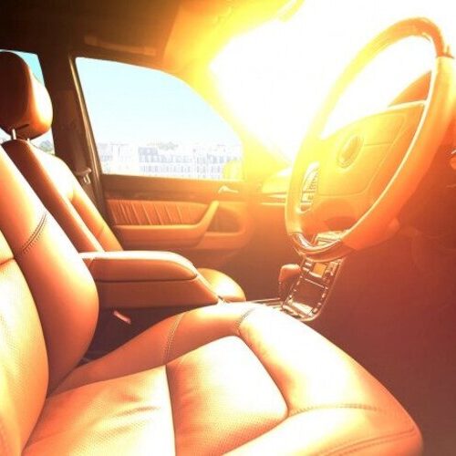 Автомобілі яких кольорів швидше вигорають на сонці